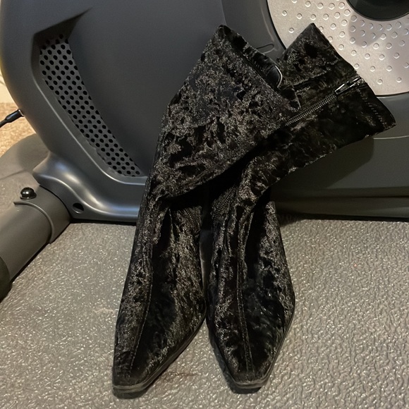 Velvet black booties heels pointed toe soft fabric lined size 6 OPEN To OFFERS - Picture 9 of 11